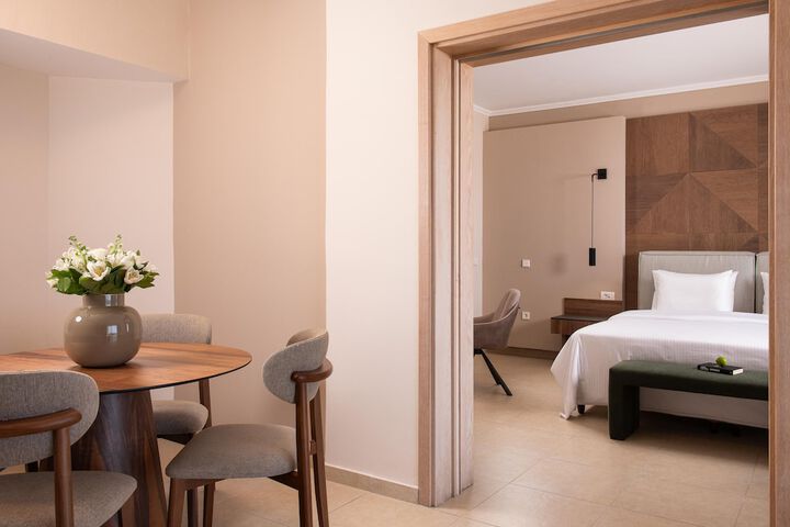 Room 34 of 283