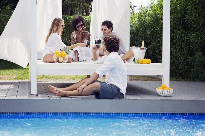 Hotel Pool