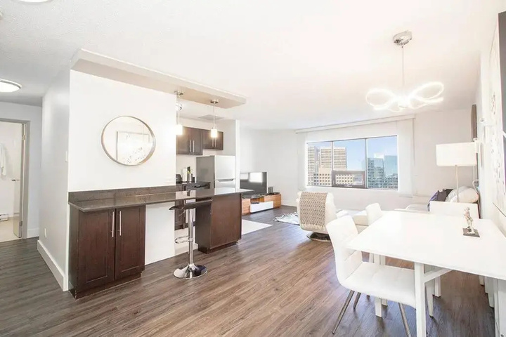 One Bedroom Unit With in Suite Laundry and Parking