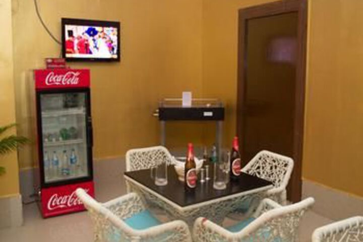 Lounge 9 of 27