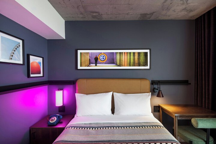 Room 9 of 25