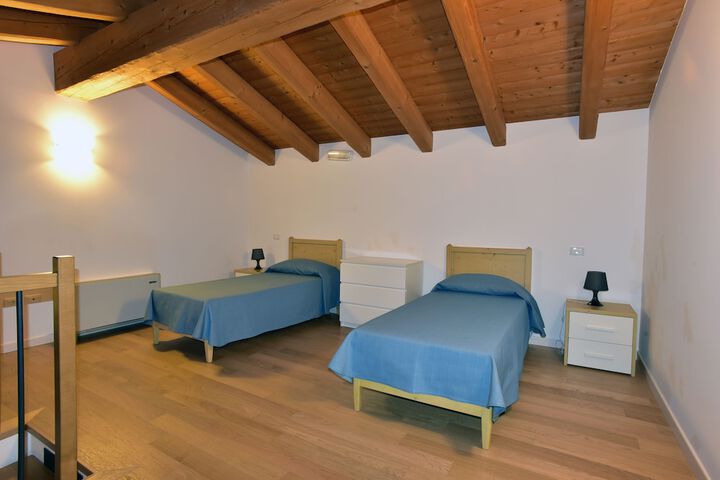 Room 9 of 43