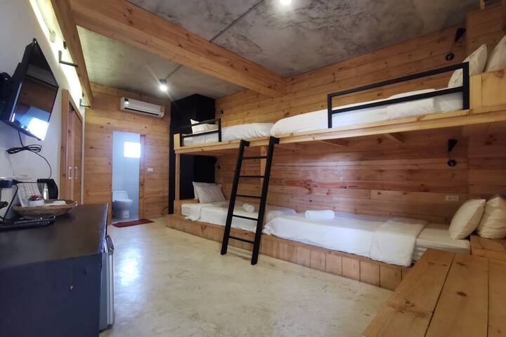 Room 25 of 82