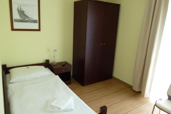 Room 9 of 49
