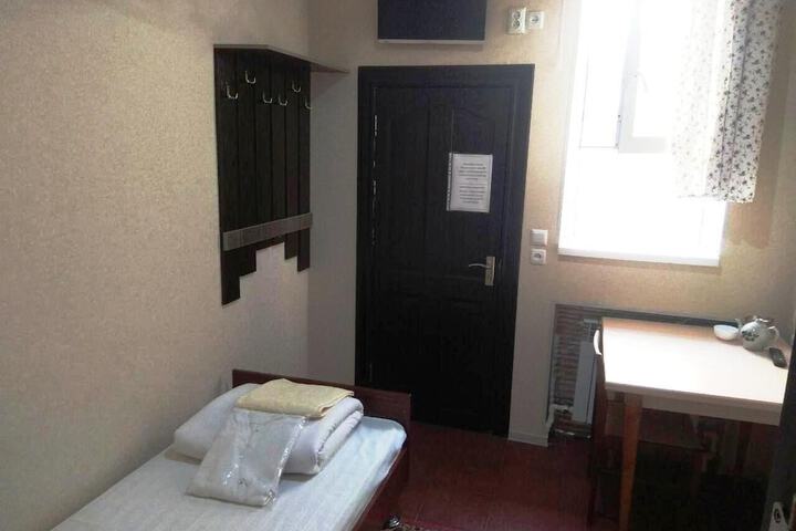Room 12 of 28