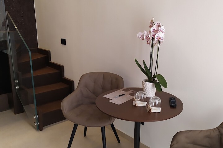 Room 32 of 69