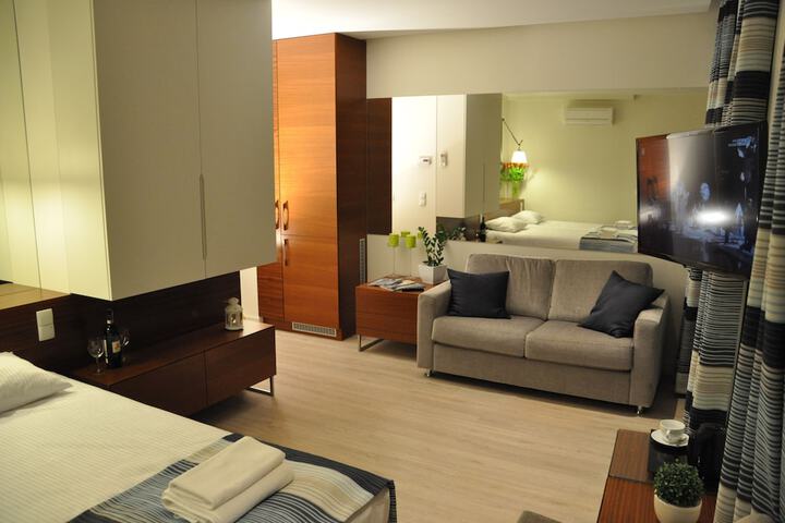 Room 6 of 136