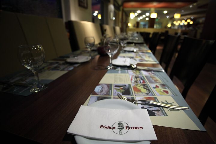 Dining 35 of 48