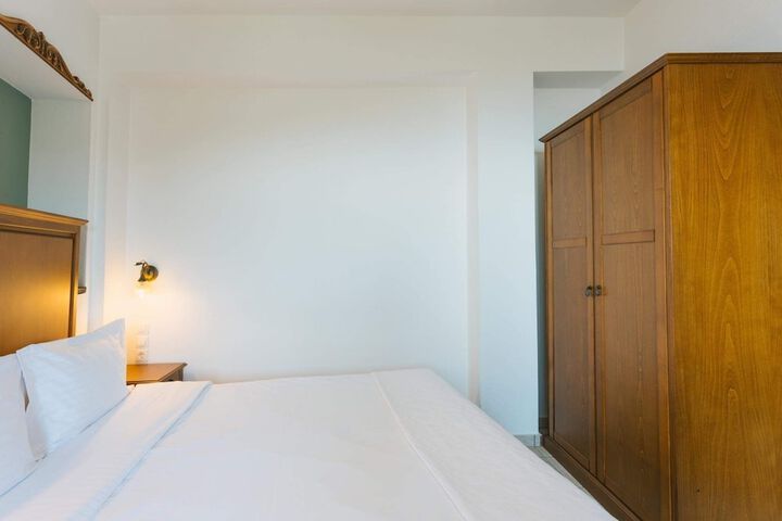 Room 6 of 46