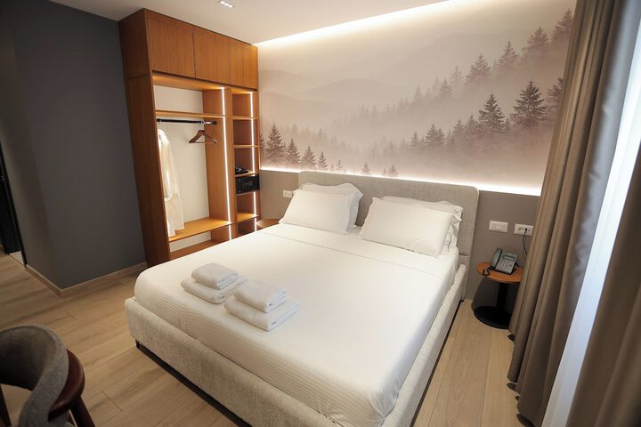 Room 26 of 198