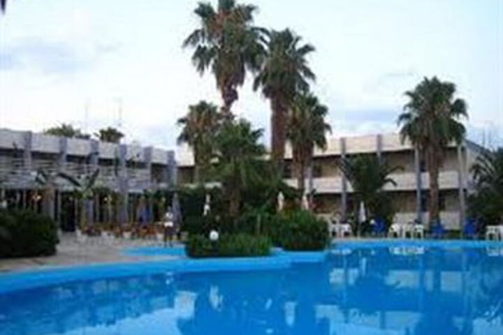 Pool 7 of 9