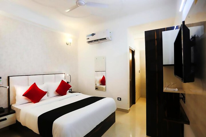 Room 3 of 9