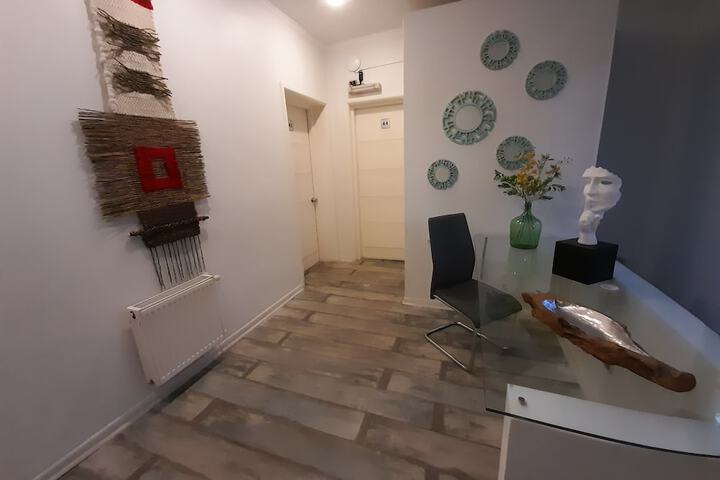 Room 10 of 18