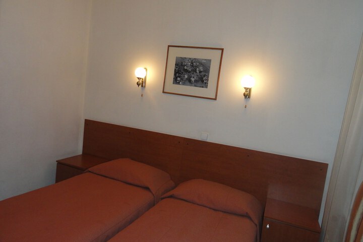 Room 4 of 39