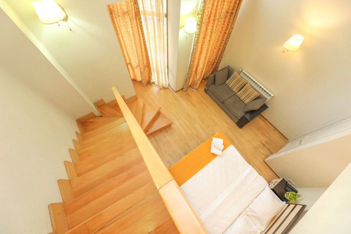 Room 4 of 10