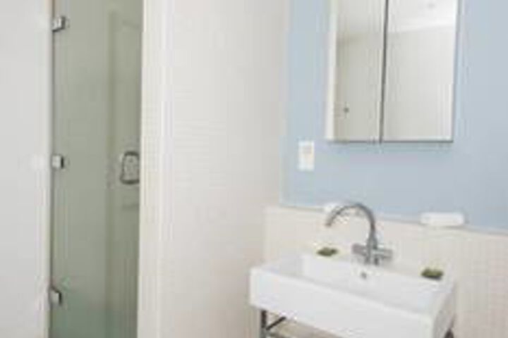 Room 5 of 32