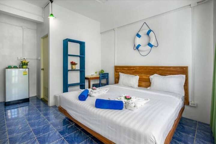 Room 2 of 28