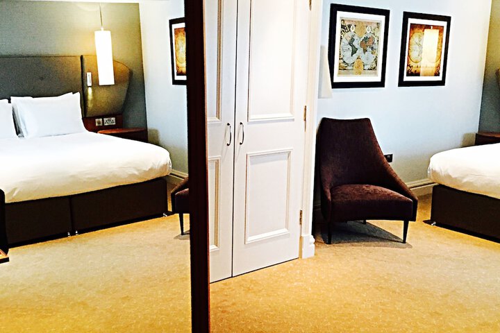 Room 6 of 76