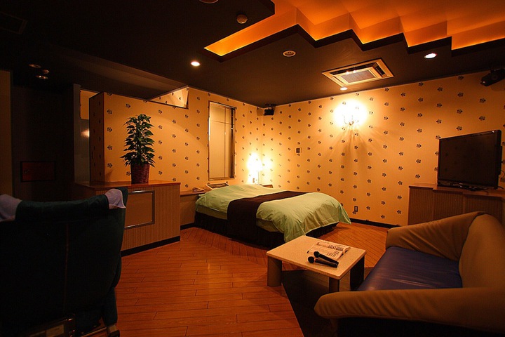 Room 3 of 13