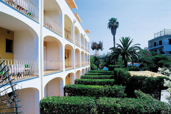 Hotel 32 of 32