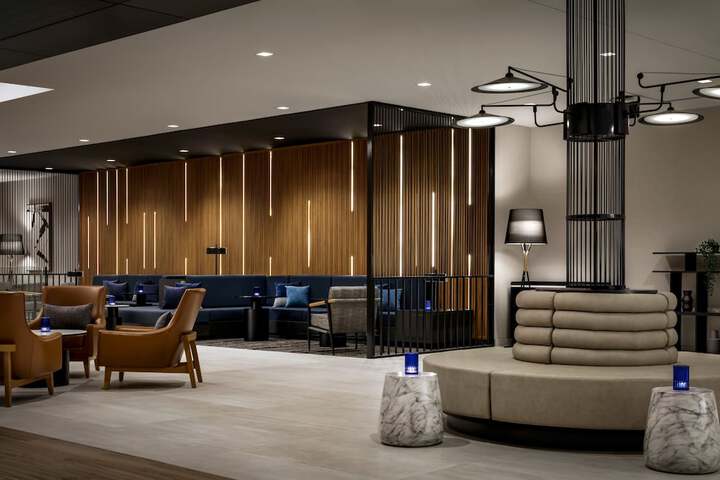 Lounge 22 of 29