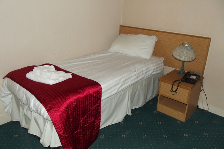 Room 12 of 38