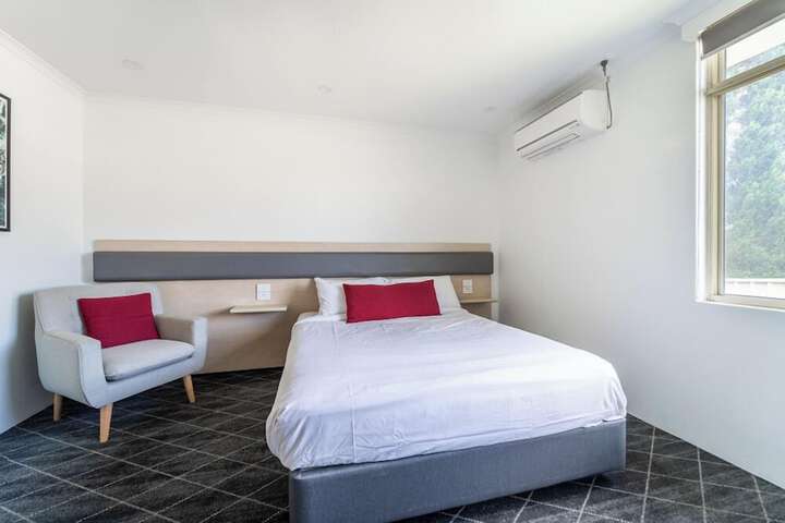 Room 14 of 28