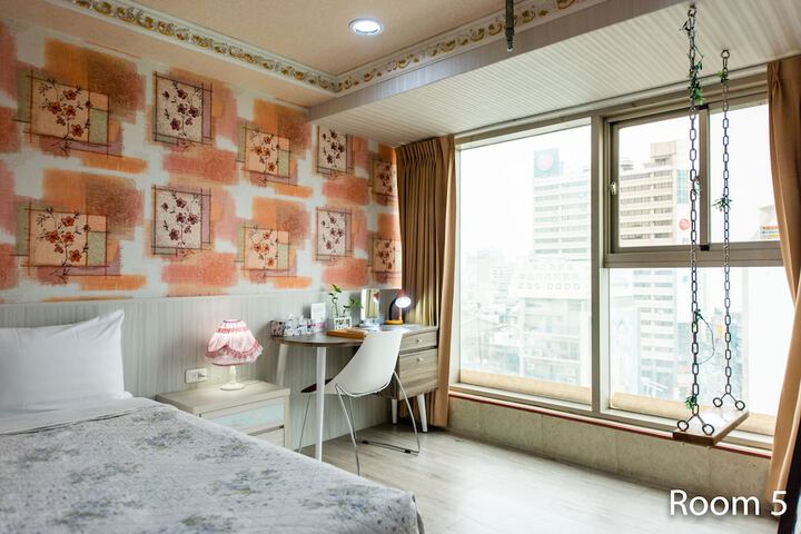 Room 27 of 79