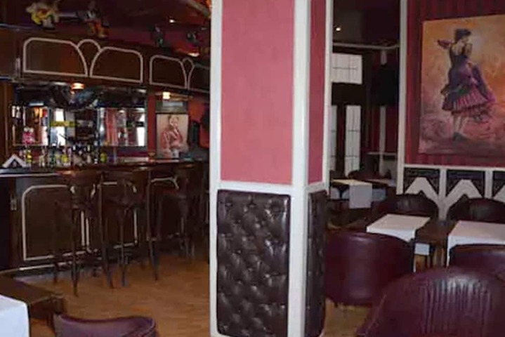 Lounge 20 of 24