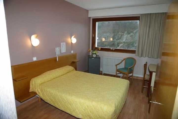 Room 8 of 30