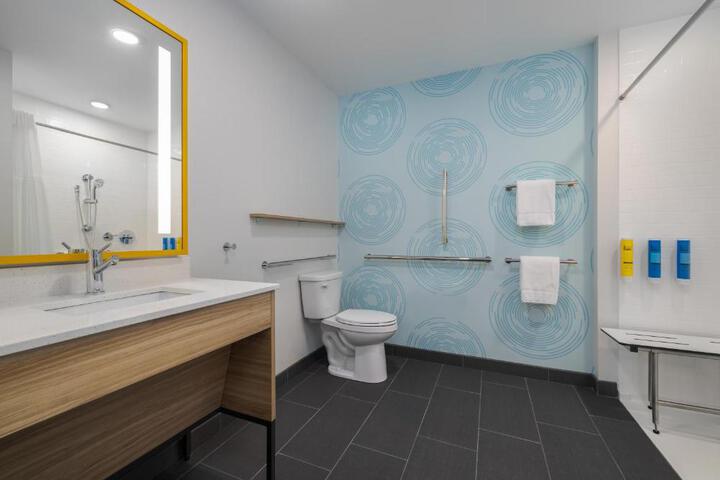 2 Queen Beds with Walk in Shower (5 of 5)