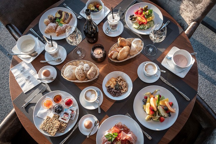 Breakfast/Coffee Service 92 of 106