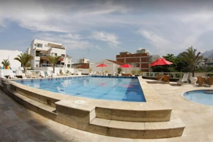 Hotel Pool