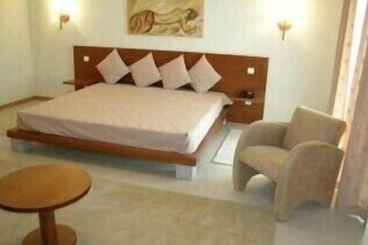 Room 9 of 38