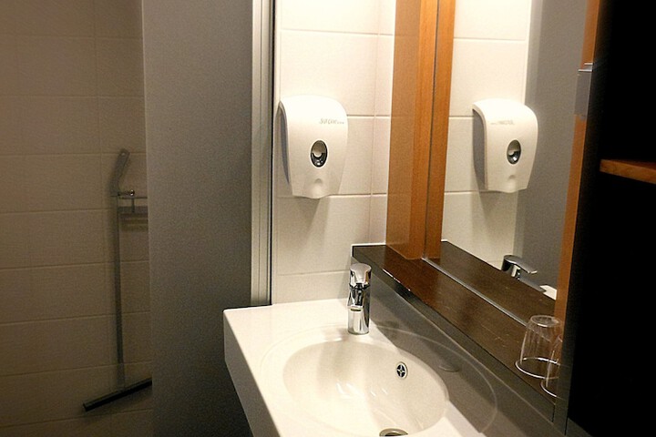 Room 25 of 60