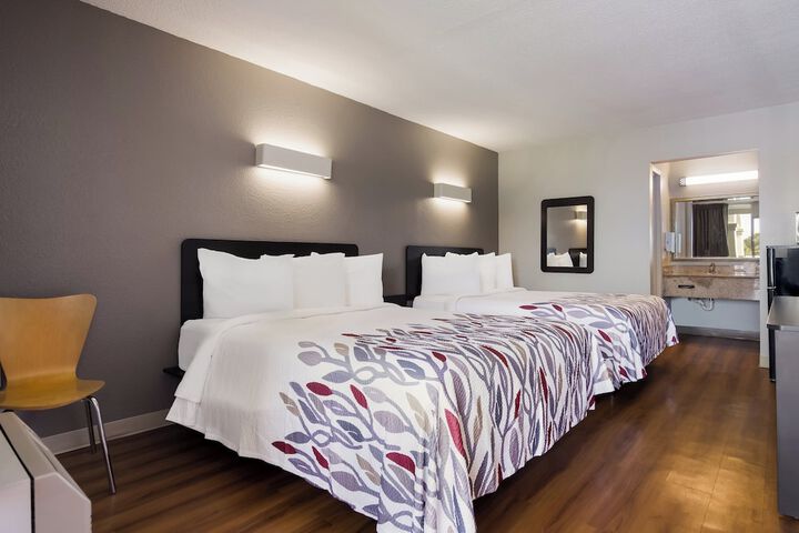 ADA Accessible Deluxe 2 Queen Beds with Roll in Shower (10 of 16)