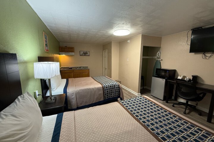 Room 4 of 13