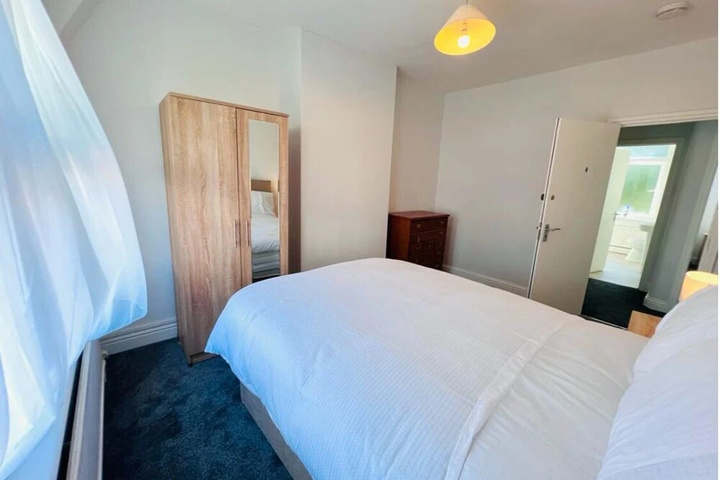 Room 3 of 8