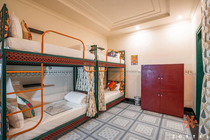 Room 6 of 90