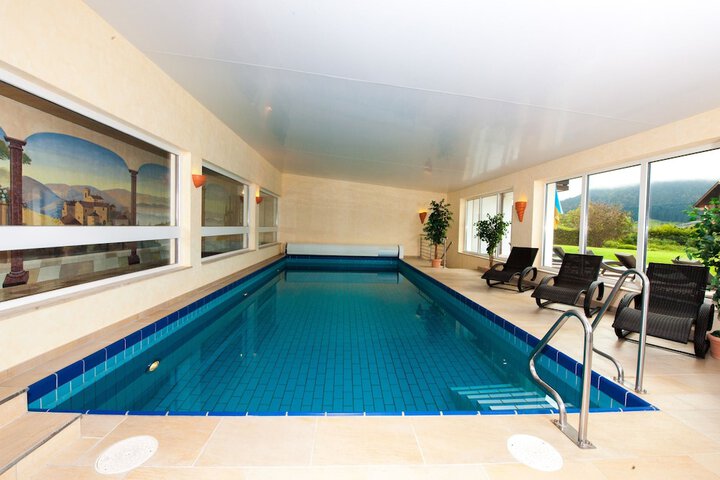 Pool 9 of 27