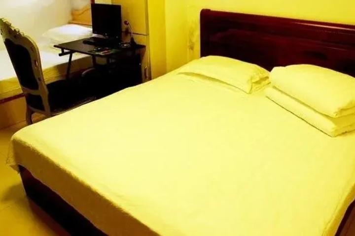 Room 4 of 8