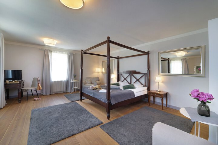 Room 13 of 57