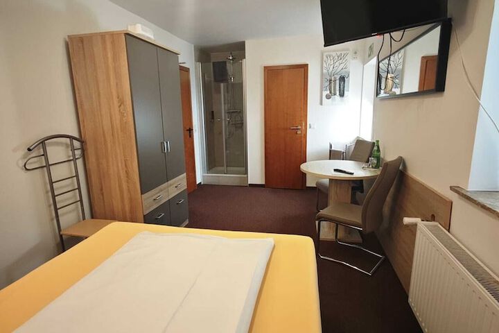 Room 13 of 20