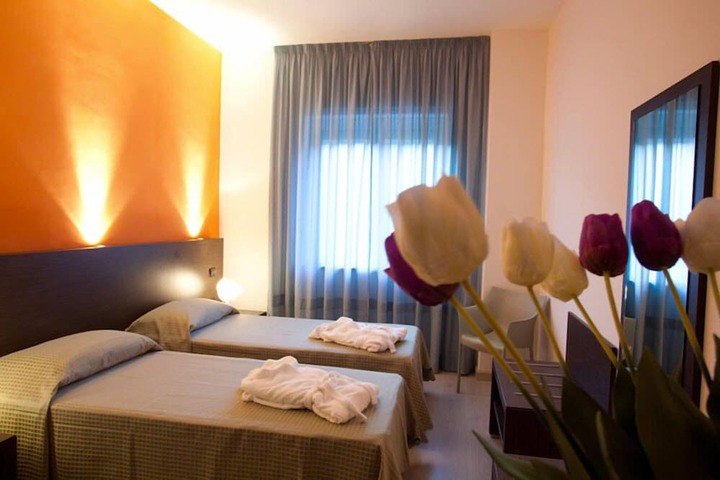 Room 8 of 24