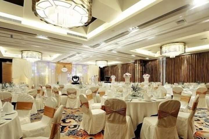 Ballroom/Hall 30 of 37