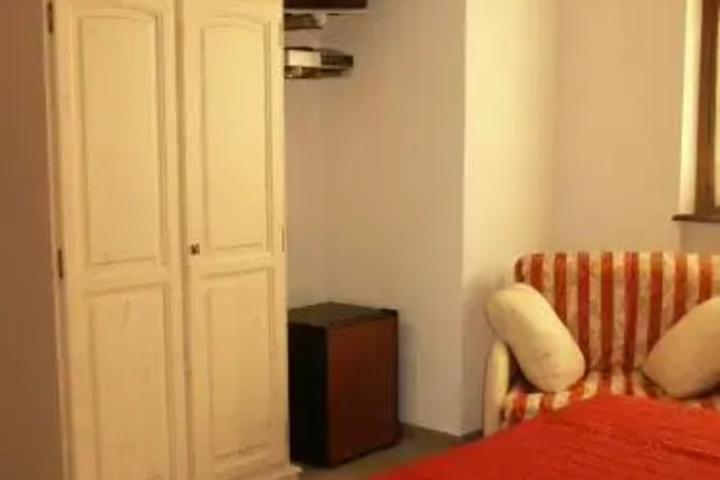 Room 3 of 10