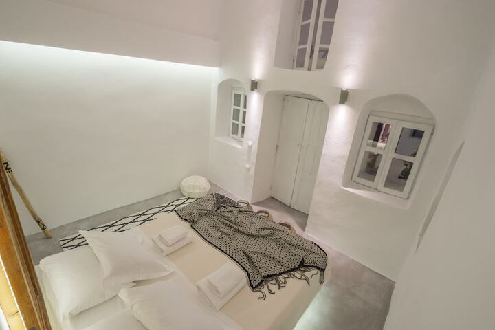 Room 3 of 96
