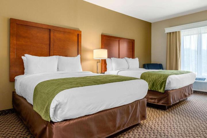 2 Queen Beds (1 of 19)