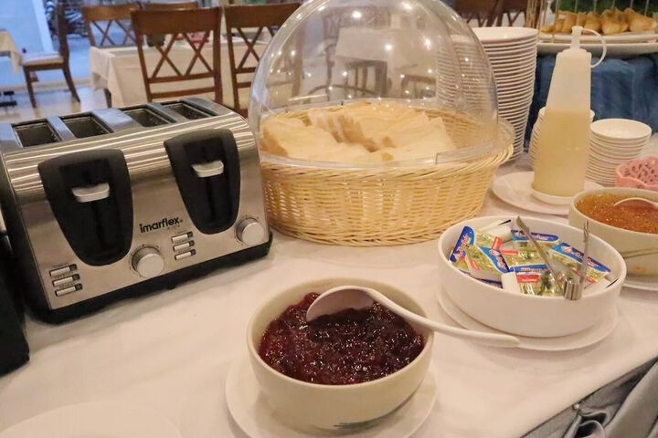 Breakfast/Coffee Service 25 of 41