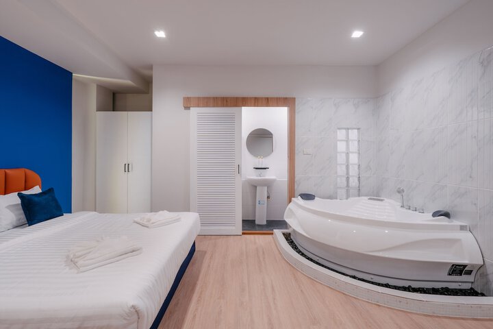 Room 26 of 45